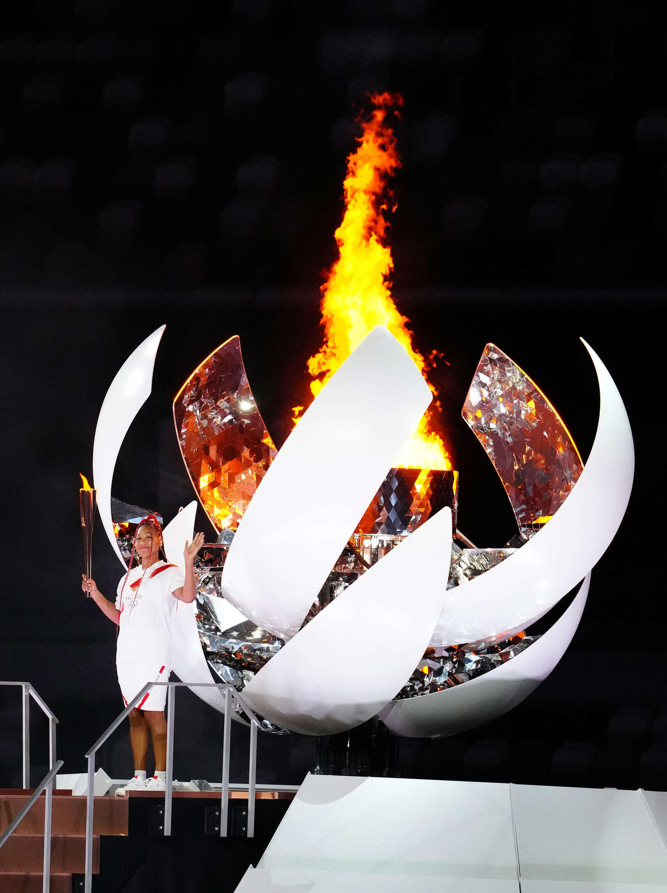 東京五輪開会式で聖火の最終ランナーを務めた大坂なおみ（撮影・江口和貴）