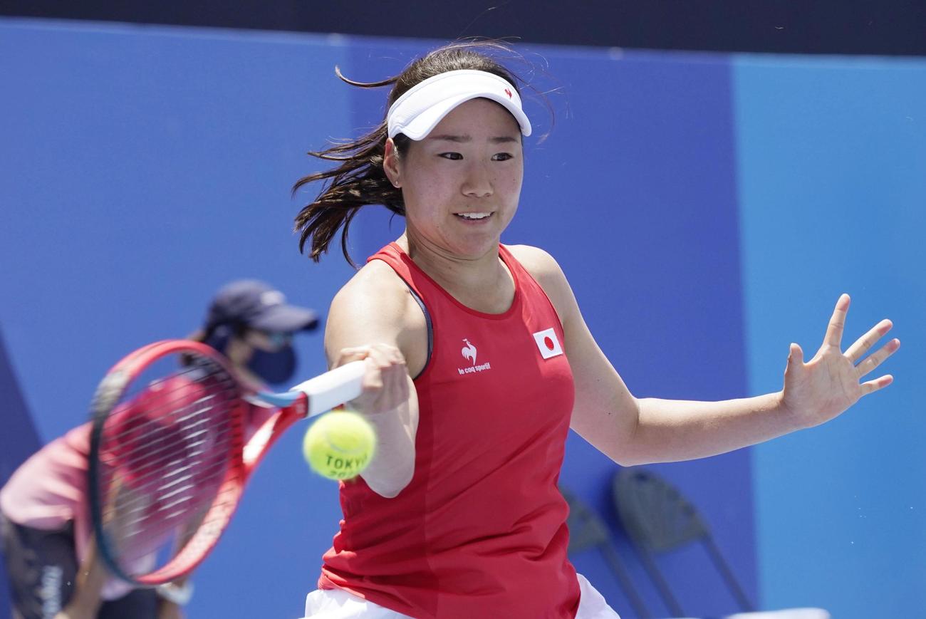 女子シングルス1回戦で敗れた日比野菜緒（共同）