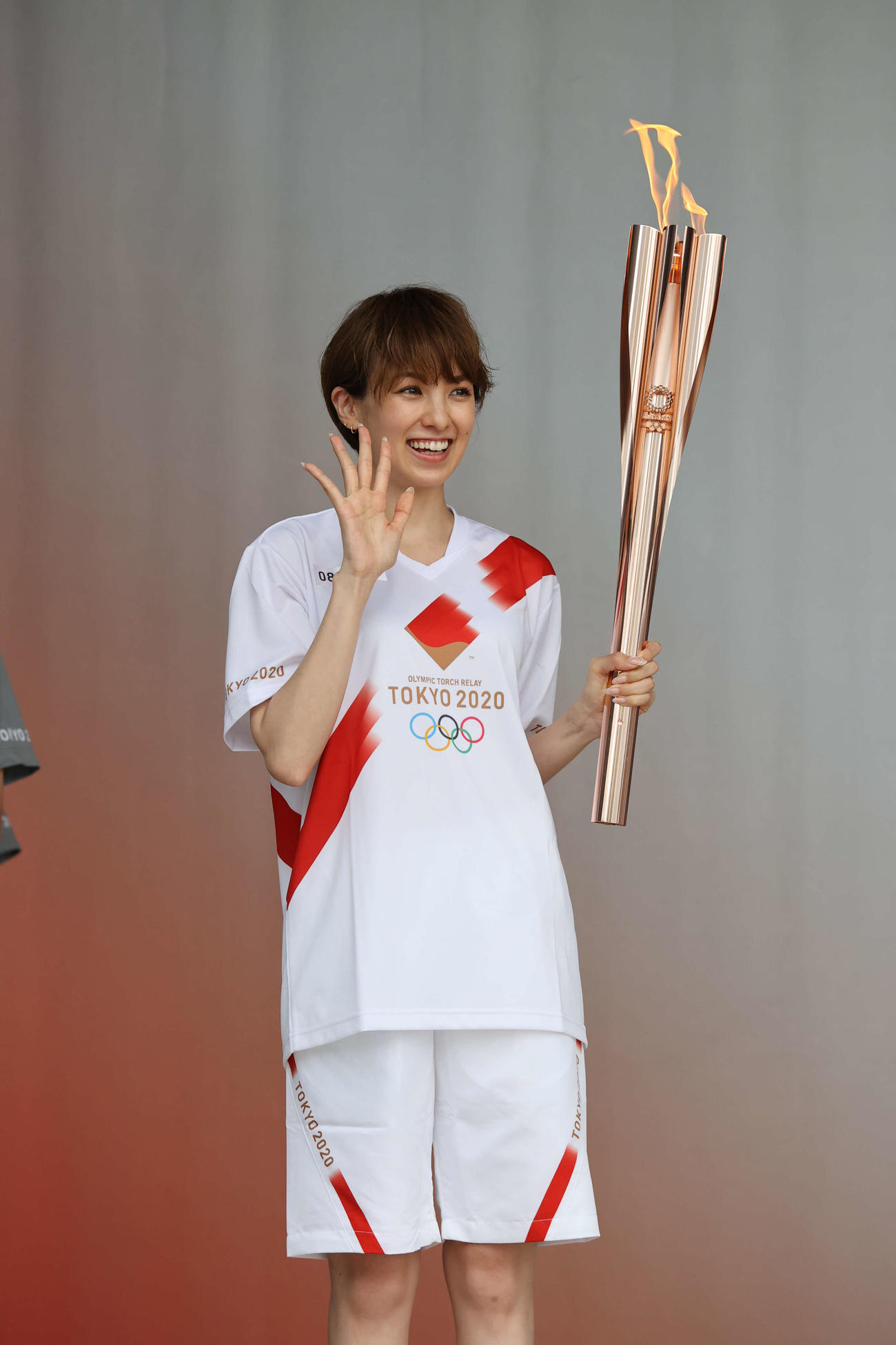 藤沢市・辻堂神台公園でのトーチキスのイベントに参加した南明奈（代表撮影）