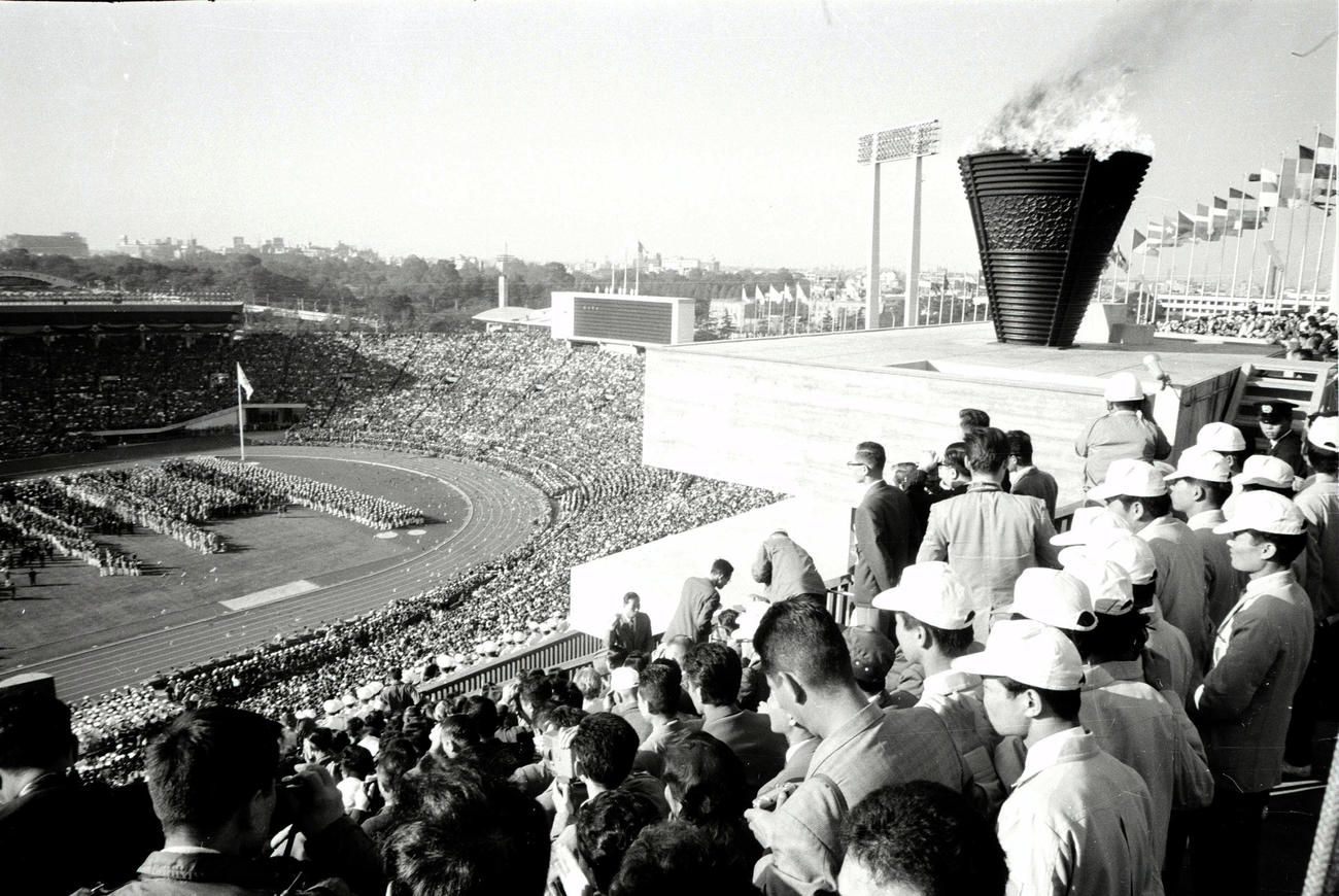 1964年10月10日、東京五輪の開会式が行われた国立競技場