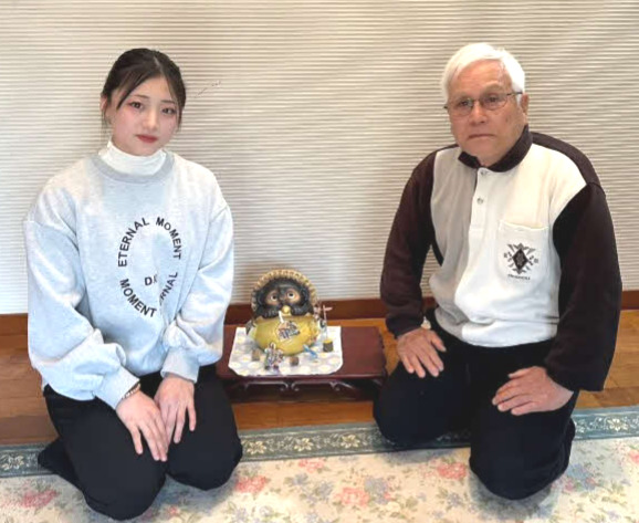 爾見照雄さん（右）と孫の松田真実