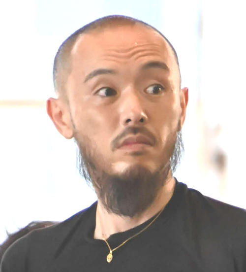 一段と長いひげが目立つ出畑孝典