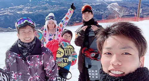 冬はスノーボードへ。左から鋤柄貴俊、福岡泉水、谷川里江、吉田裕平、吉田凌太朗