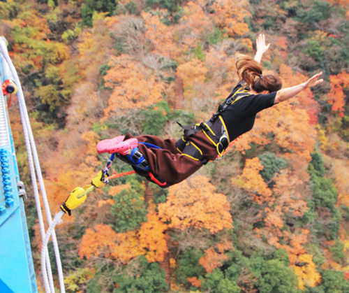茨城・竜神峡のバンジージャンプに挑戦（本人提供）