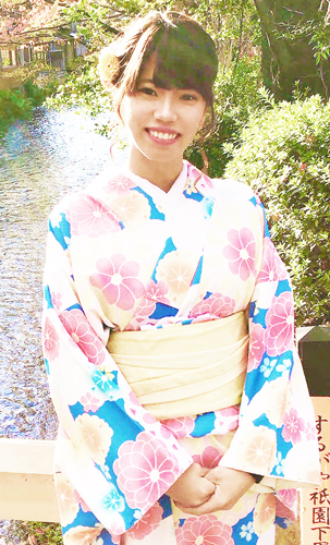 京都の祇園で着物を着る山下夏鈴