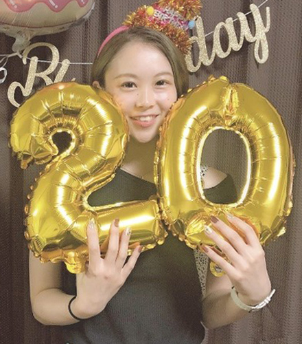 20歳の誕生日を自宅で祝う（本人提供）