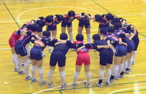 高校ではバレーボールに打ち込んだ（本人提供）