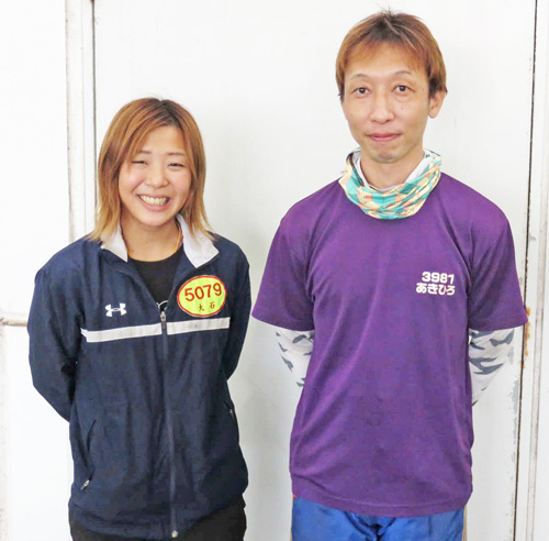 師匠の今坂晃広（右）と大石真央