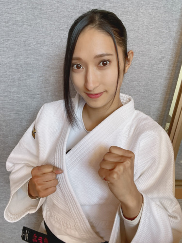 大学まで続けた柔道は3段の黒帯（本人提供）