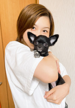愛犬モッピーとお気に入りのツーショット（写真は本人提供）