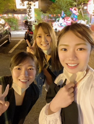 姉妹そろって出かけることも。（左から）中尾優香、福山恵里奈、中尾彩香