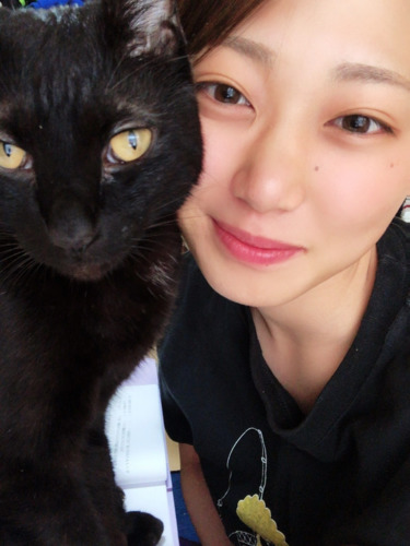 実家の音琥（ねこ）君と（本人提供）