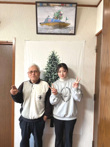 祖父の爾見照雄さんとツーショット