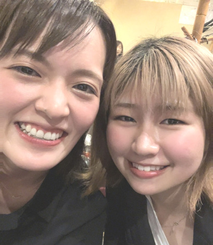 師匠の渡辺優美（左）と