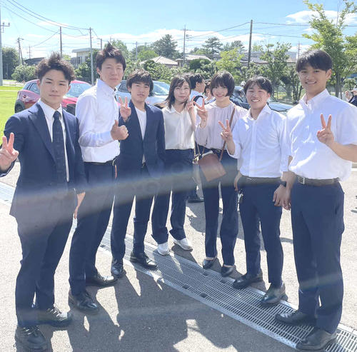 131期の同い年グループで記念の1枚（写真は本人提供）