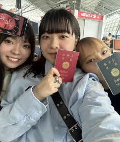 友人と韓国旅行へ出発前の羽田妃希（右）