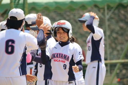 笑顔で試合に打ち込む長尾萌加