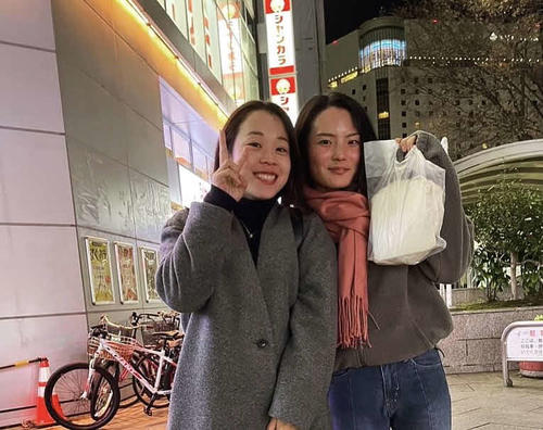 滝沢織寧（左）とご飯を食べました