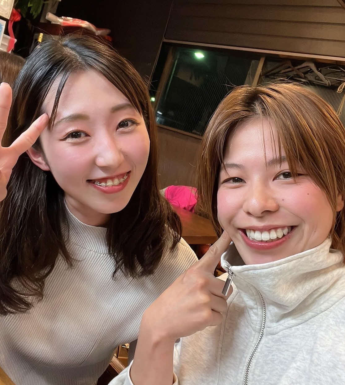 同期の湯浅紀香（左）と（本人提供）