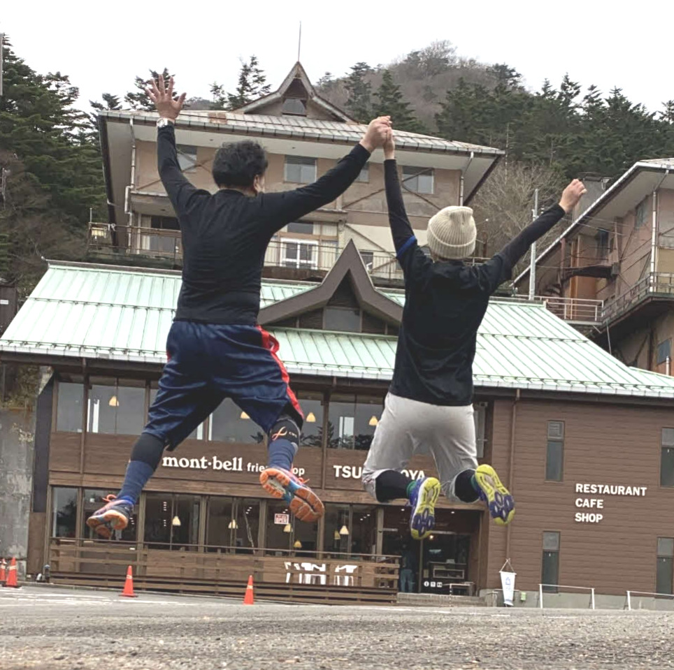 門田栞は父親（左）の勧めでプロを目指した（本人提供）