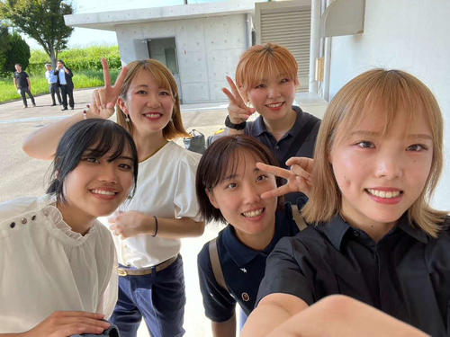 前列右から2人目が門田栞(本人提供)