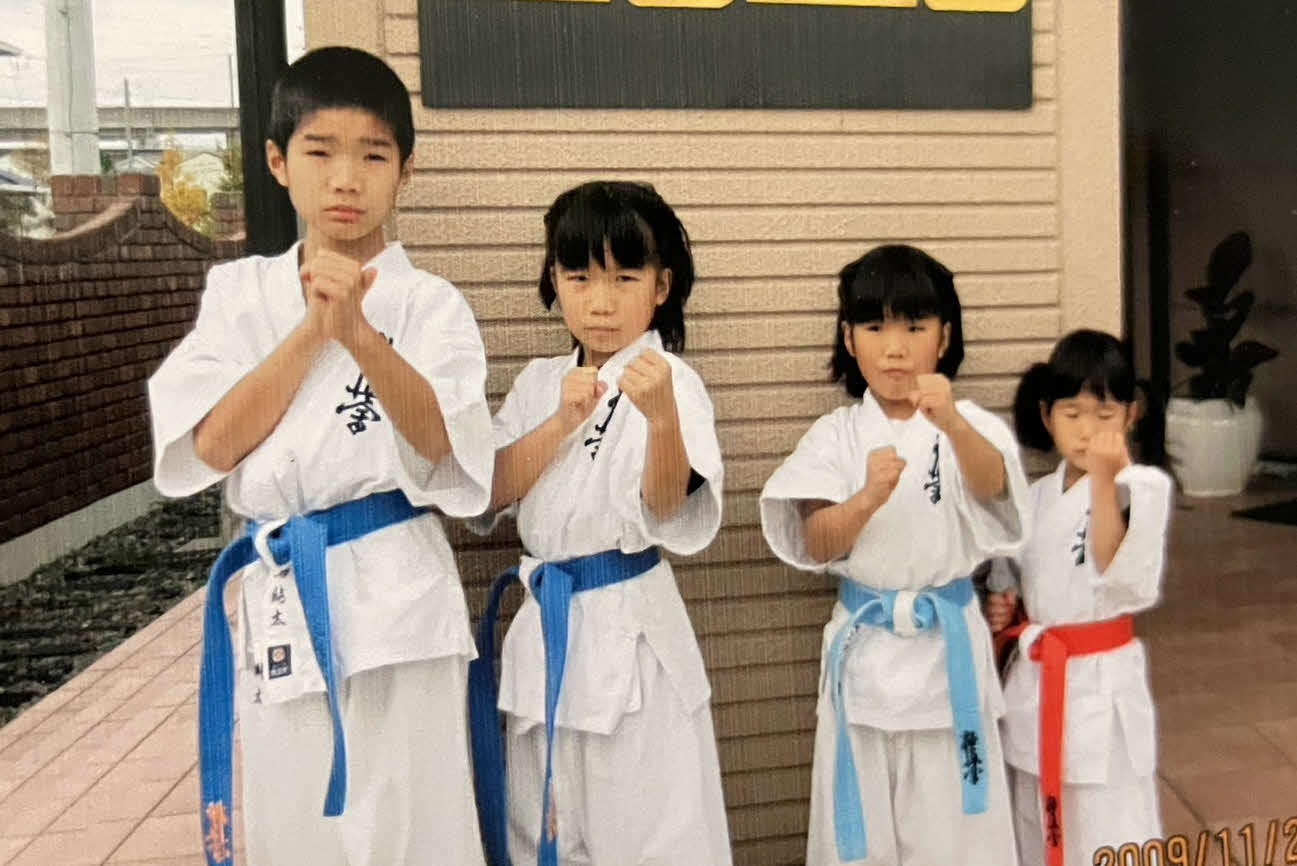 左から兄・純太、姉・こころ、さらら、妹・るるな