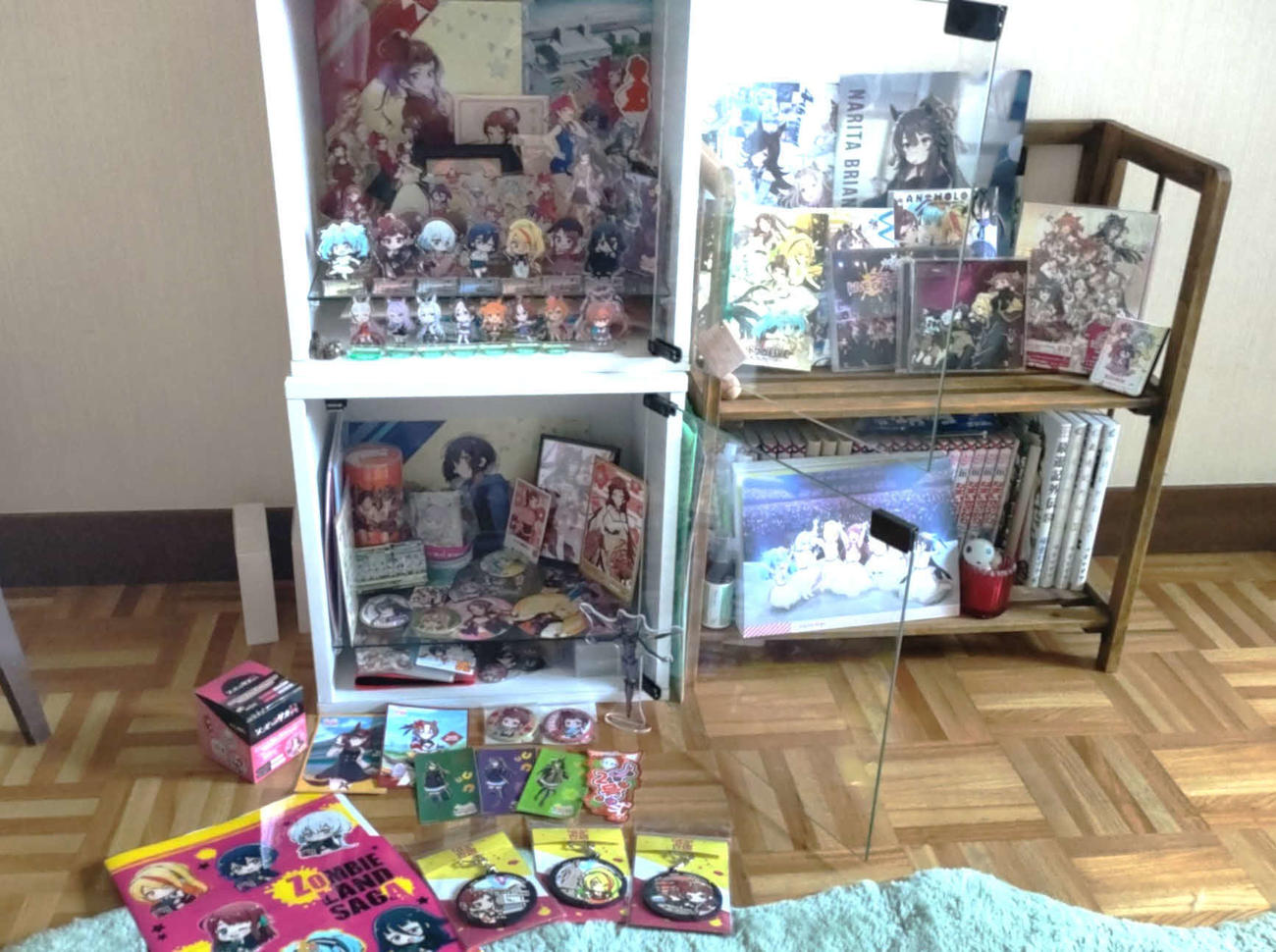 アニメグッズを飾る祭壇（本人提供）