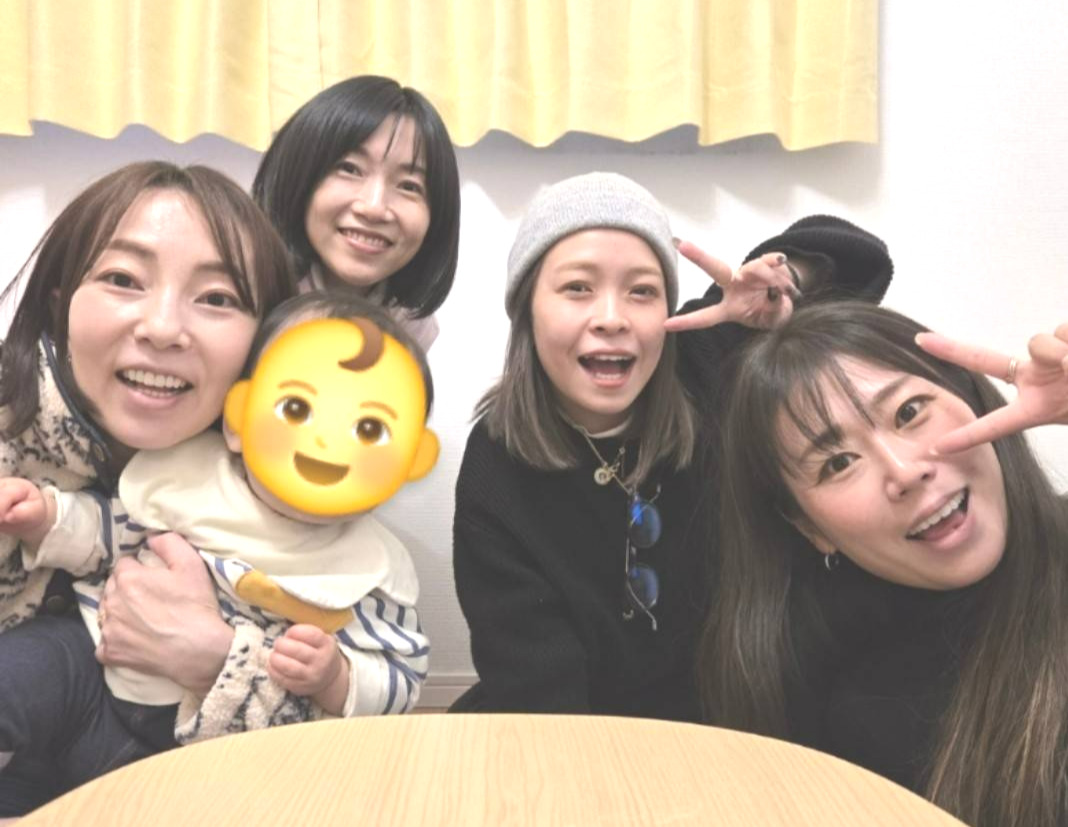 110期女子の絆は深い（左から高田綾、引退した八十岡恵美さん、西沢、喜多須杏奈）（写真は本人提供）