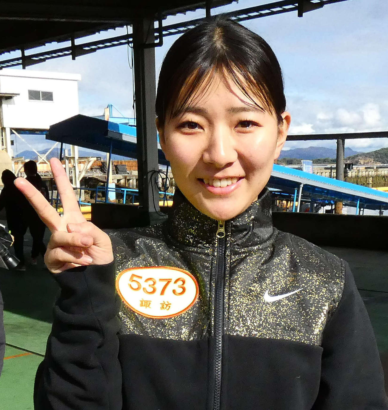 諏訪玲奈