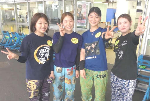 水神祭を目指して同期4人で奮闘する日々（左から高橋涼夏、戸田海咲音、本人、日隈茜）