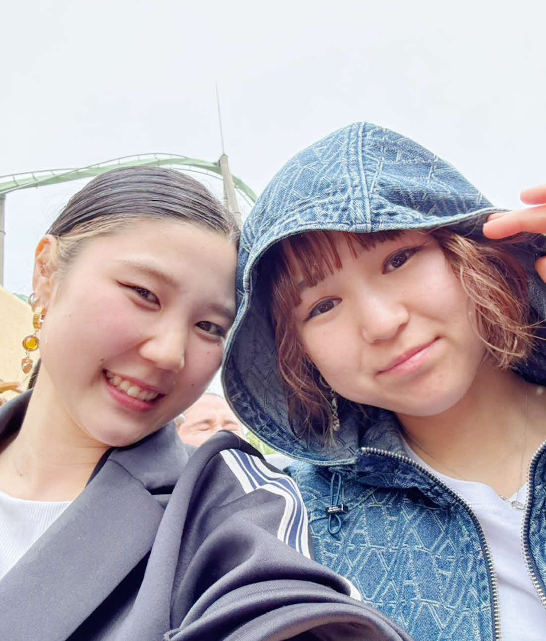 南彩寧（左）と永田楽の旅行中の1枚（本人提供）