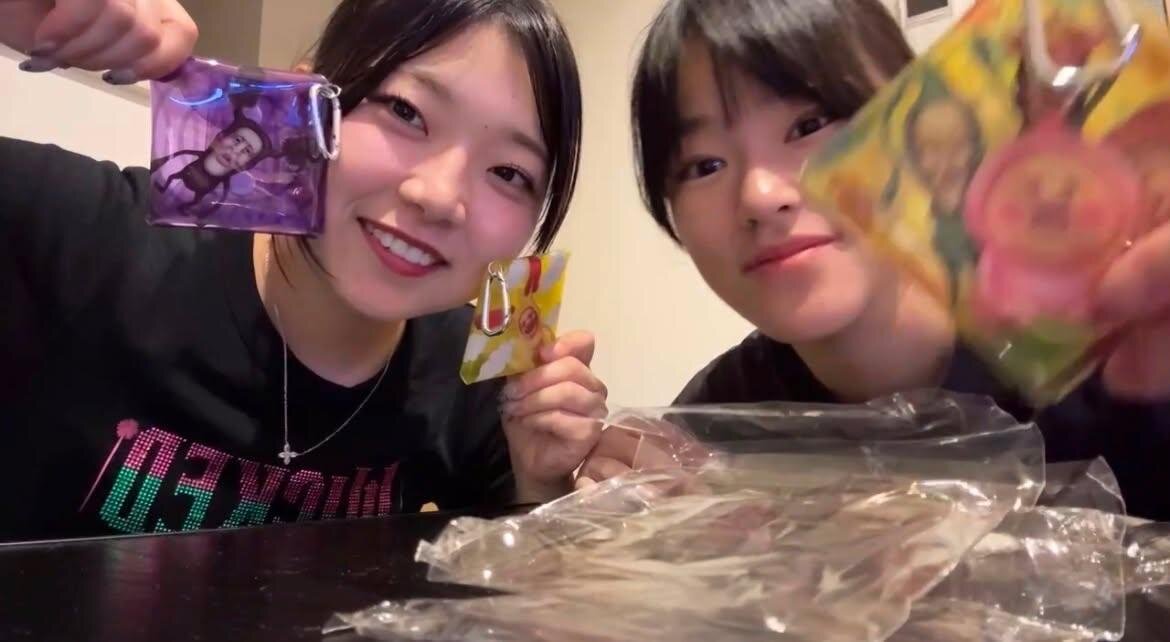中西月輝（左）とツーショットする中沢里桜（本人提供）