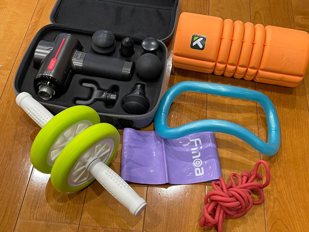 体をケアする、宿舎で使うトレーニング器具です！