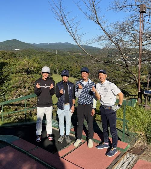 有望な若手、左から羽野直也君、関浩哉君、丸野一樹君とゴルフを楽しみました！