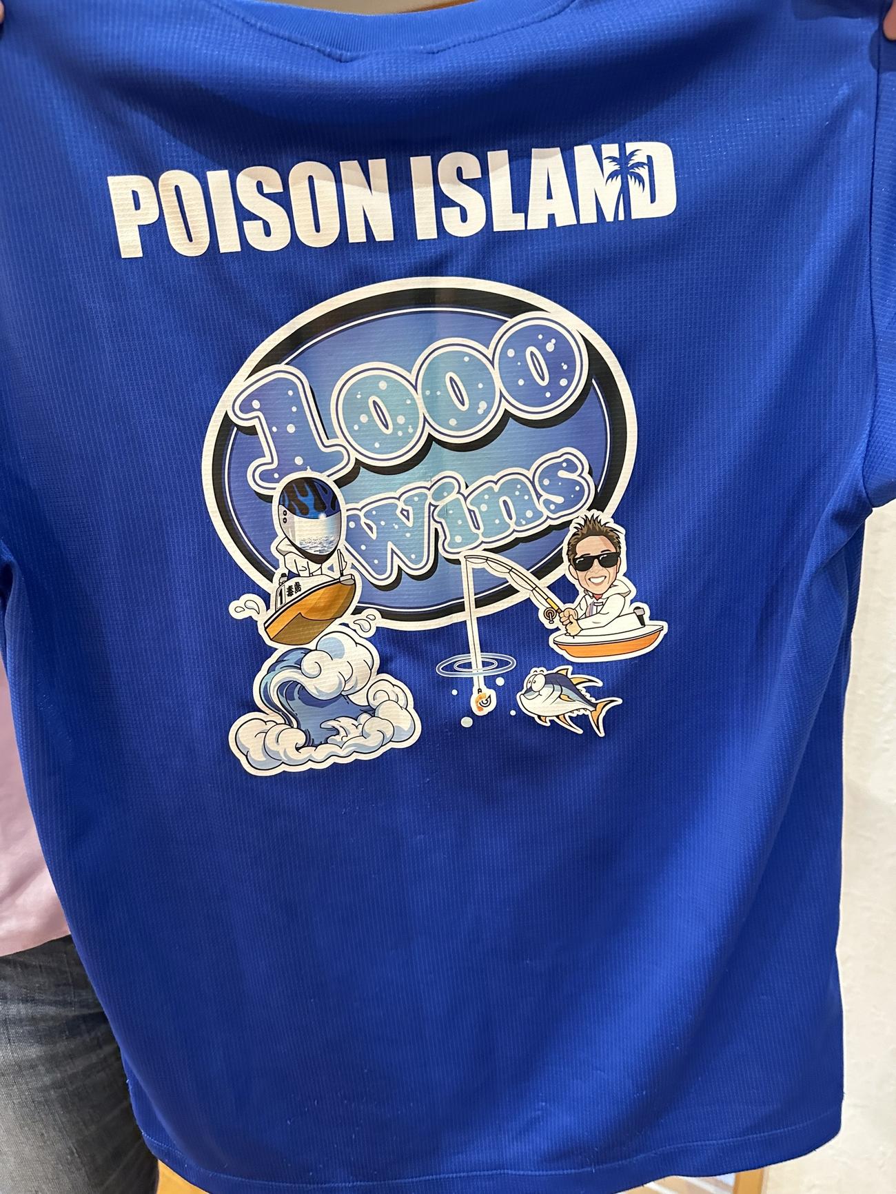 通算1000勝の記念Tシャツです。1500勝グッズを早く作れるように頑張ります！