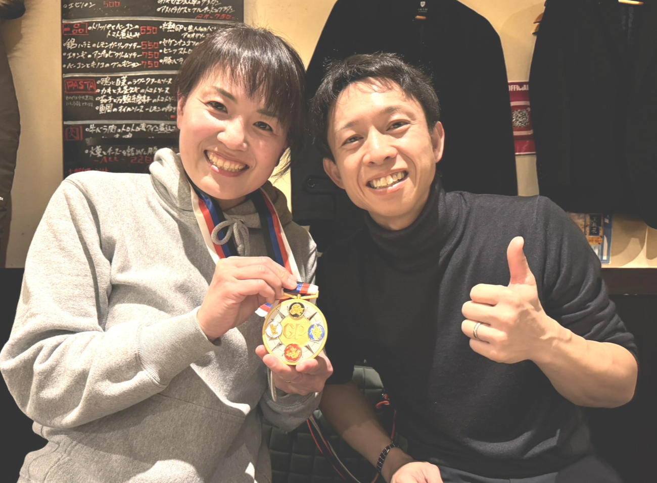妻の誕生日にグランプリ優勝メダルをかけることができました！