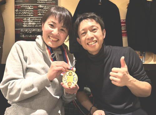 妻の誕生日にグランプリ優勝メダルをかけることができました！