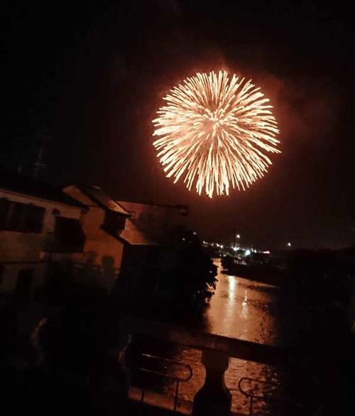 宮崎県日南市で行われた花火大会の風景