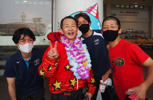 香月大介選手（左から２人目）は8月芦屋のお盆戦で3カドまくりを決めて、約10年ぶりの優勝を飾りました