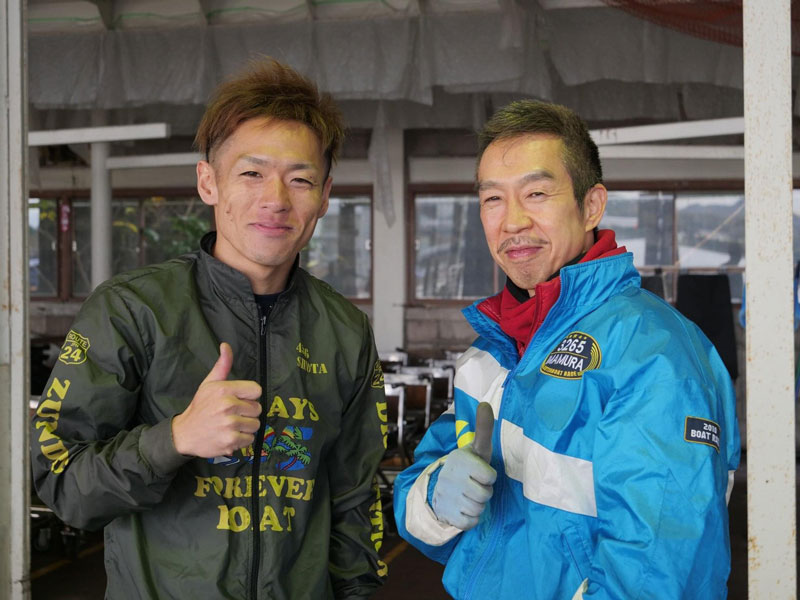 塩田北斗選手（左）は、今村暢孝選手の教えを生かして、日々の努力に励む