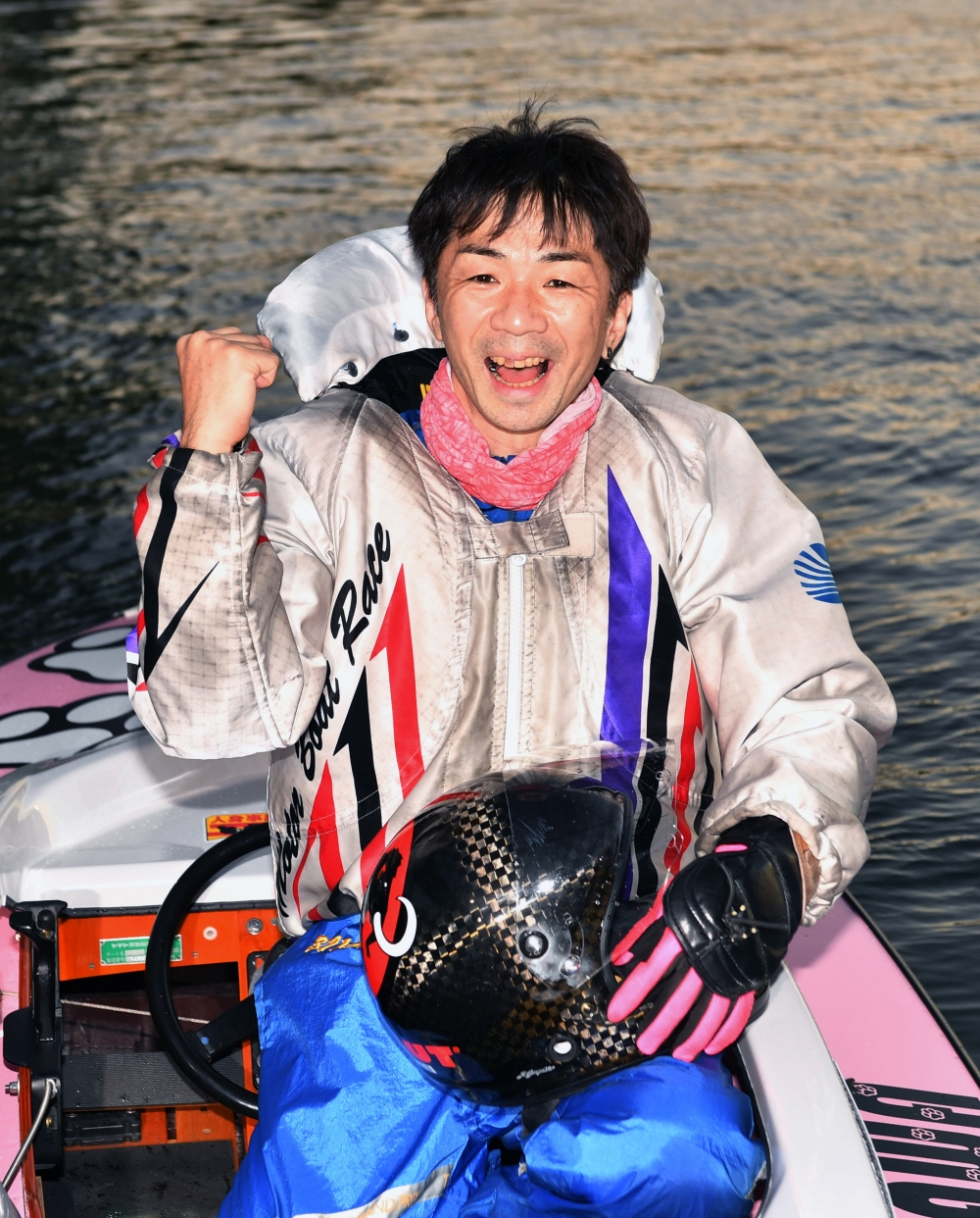 チャレンジカップで優勝した辻栄蔵はガッツポーズする