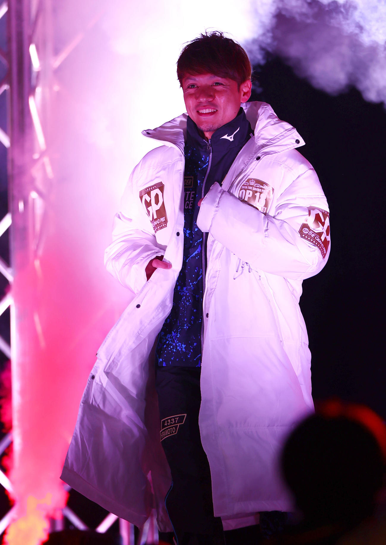 開会式で入場する平本（撮影・上山淳一）