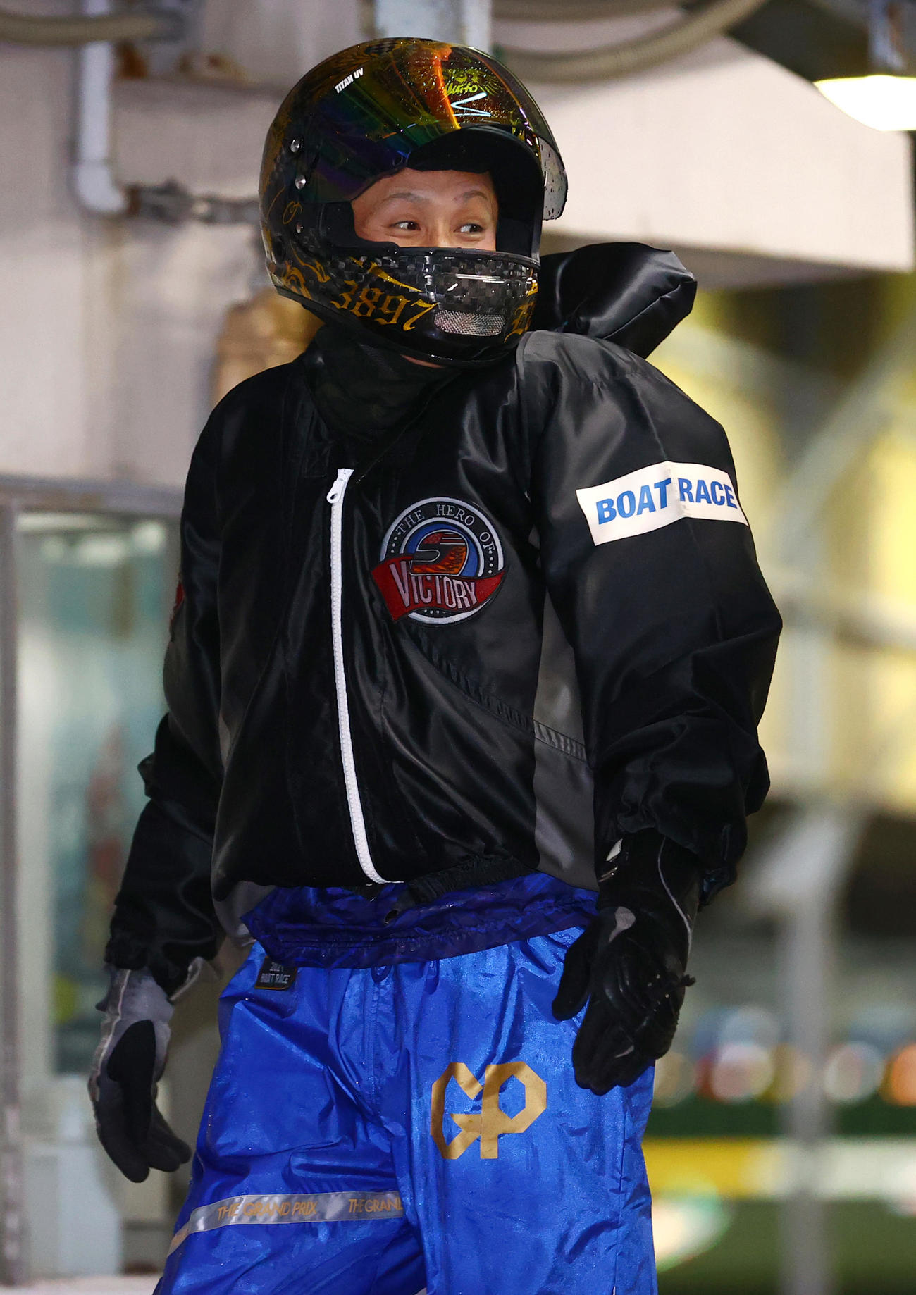 ホワイトシャークこと白井英治ががぶりと食らいつく（撮影・上山淳一）