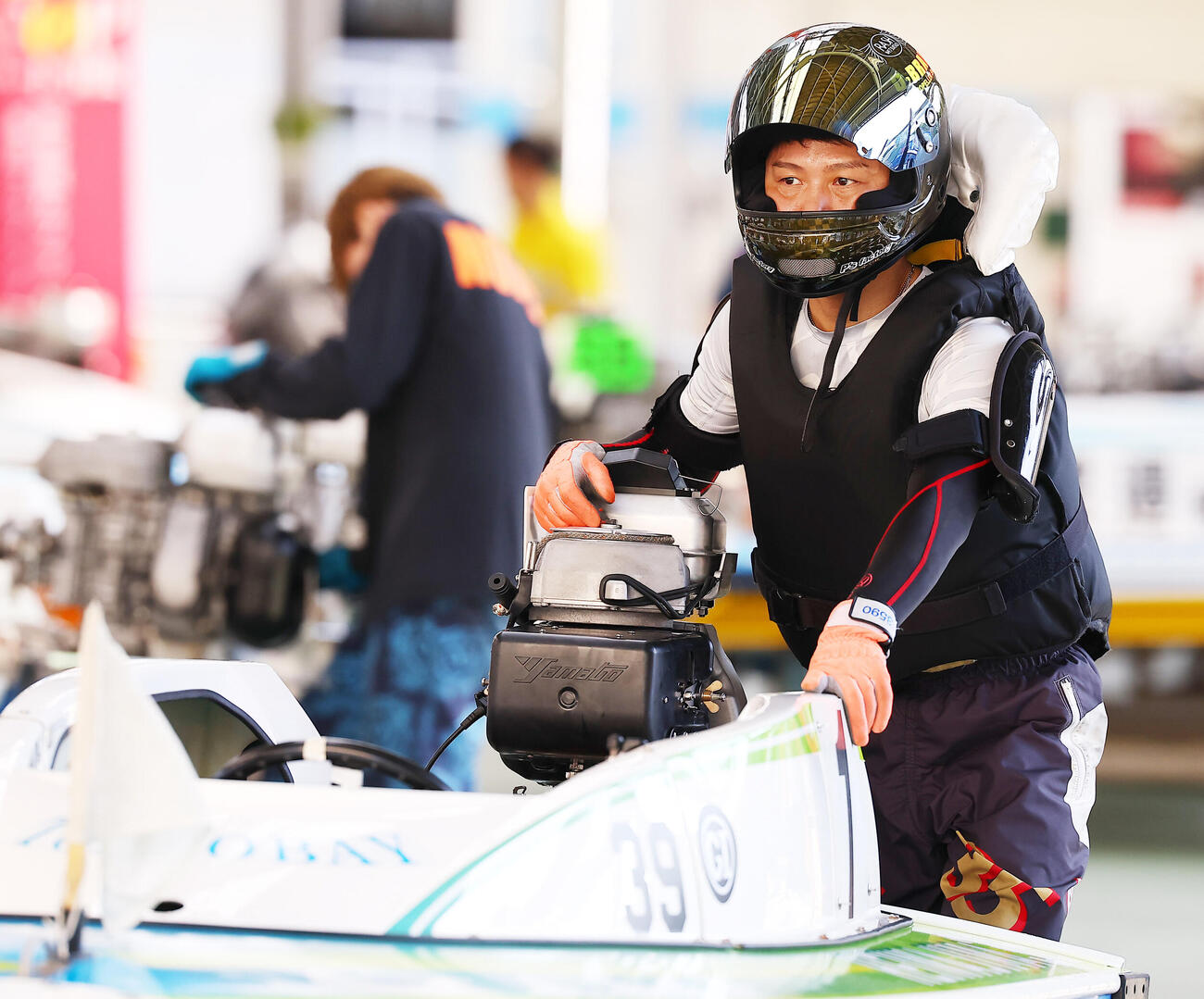 前検日に調整する浜野谷憲吾（撮影・野上伸悟）