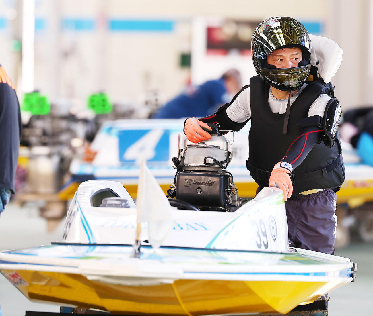 前検日に調整する浜野谷憲吾（撮影・野上伸悟）