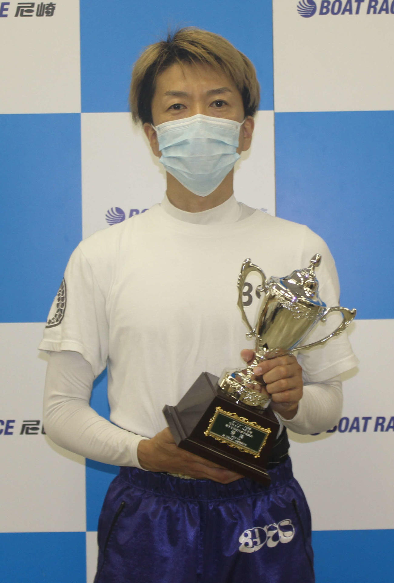 マスク越しでも爽やか笑顔バッチリ！　斉藤仁が今年3度目、尼崎では2度目のVをつかんだ（撮影・北條直治）