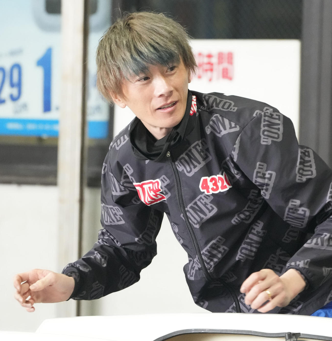 不動の主役として期待を担う峰竜太