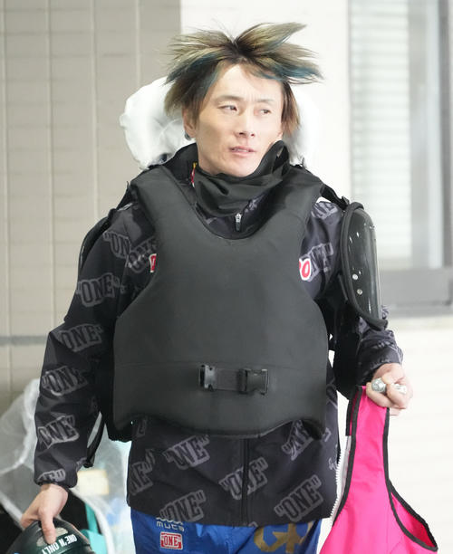 不動の主役として期待を担う峰竜太