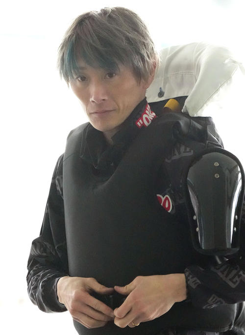 不動の主役として期待を担う峰竜太
