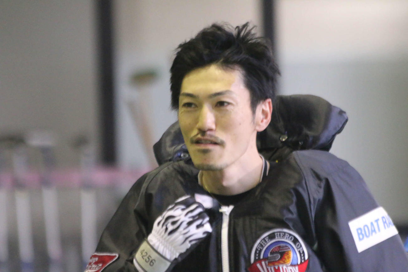初戦6着敗退の渡辺浩司だったが、12Rドリーム戦はインから逃げ切った